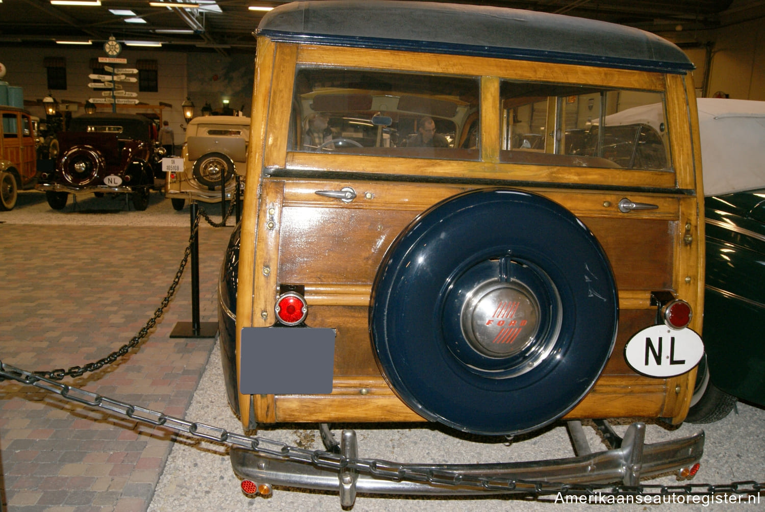 Ford Deluxe uit 1946