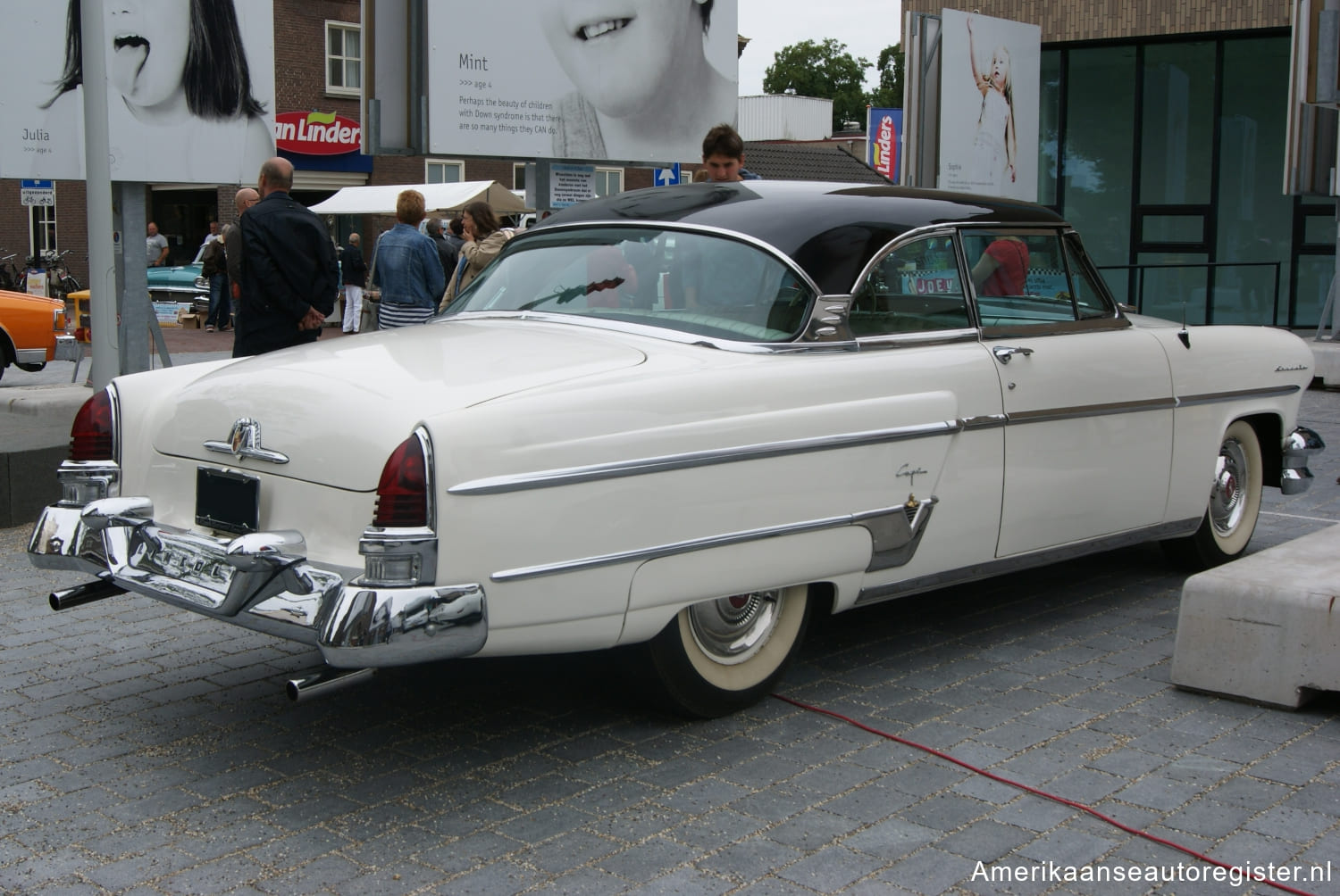 Lincoln Capri uit 1954