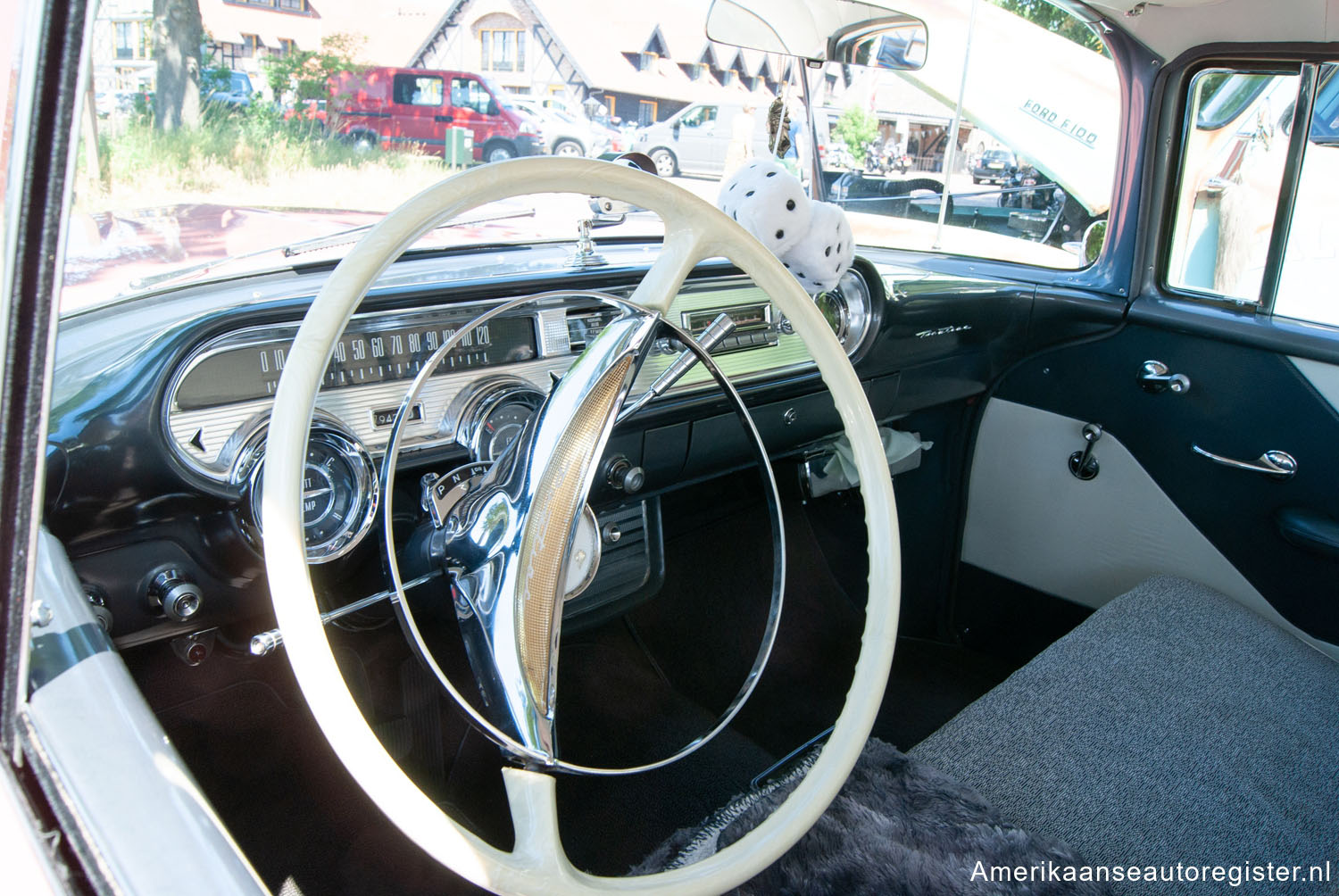 Pontiac Chieftain uit 1957