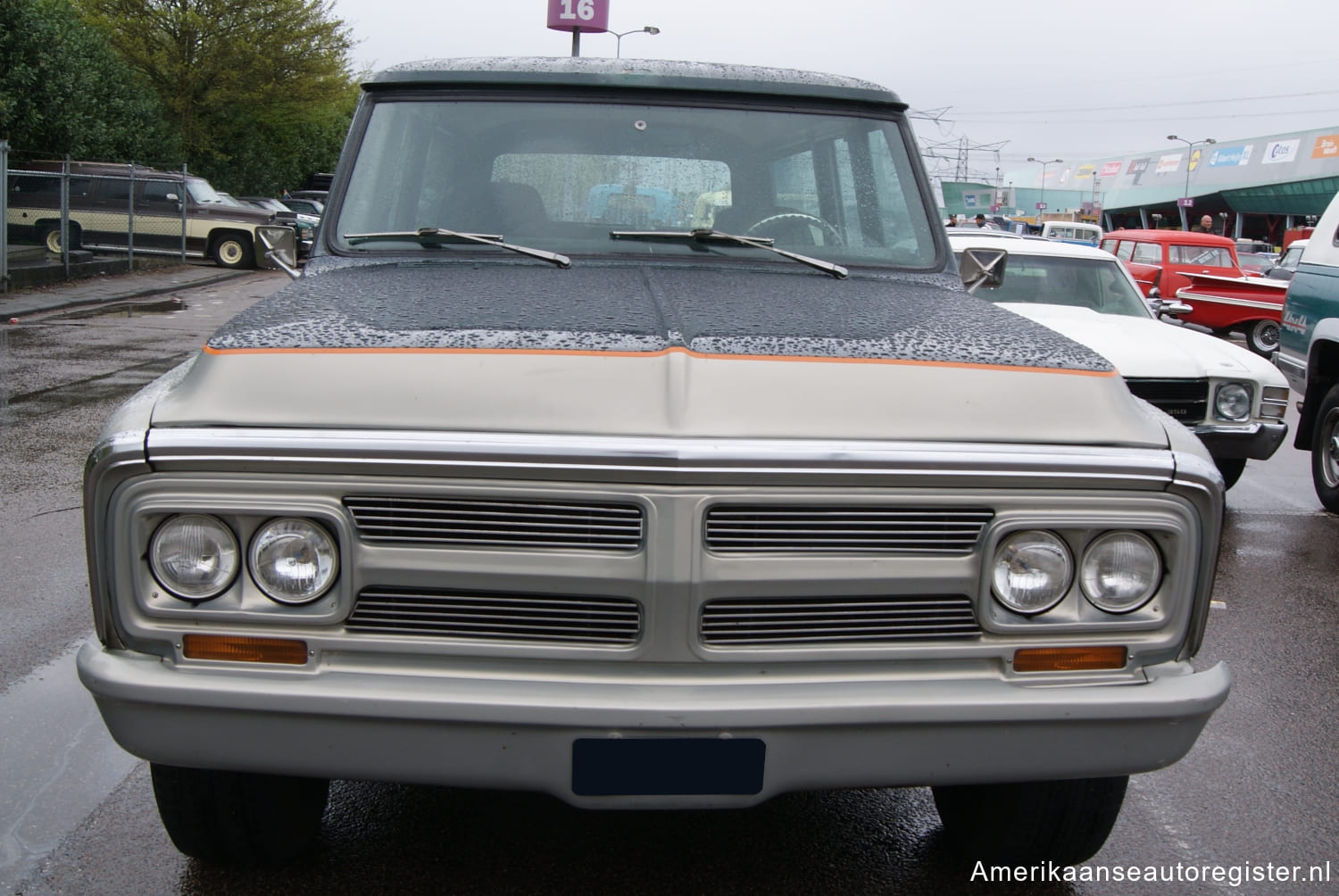 Gmc Suburban uit 1971