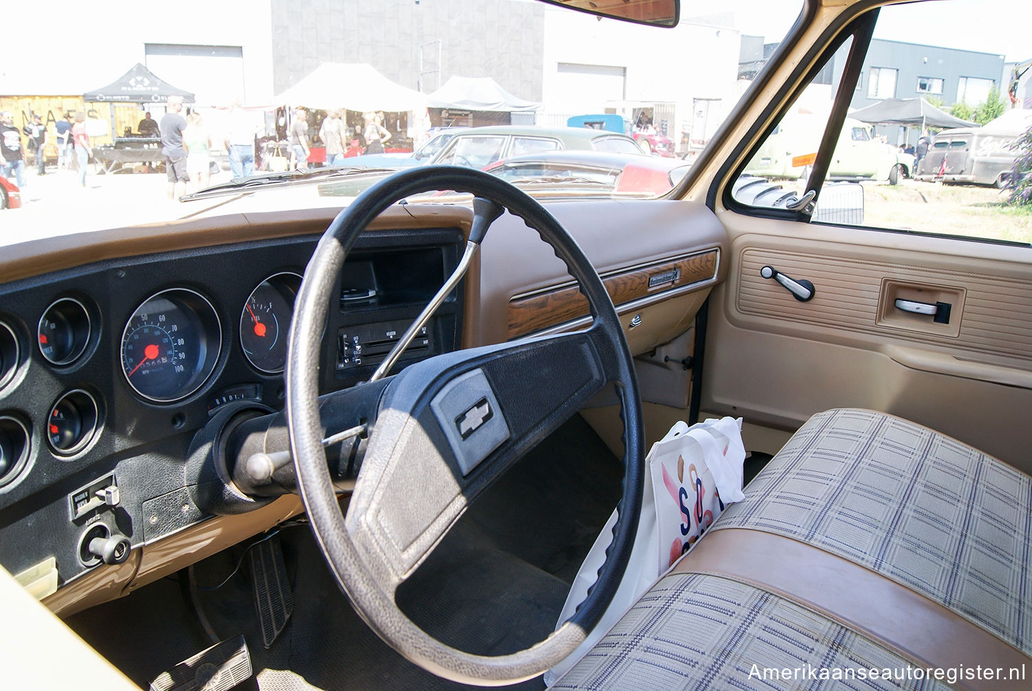 Chevrolet Suburban uit 1977