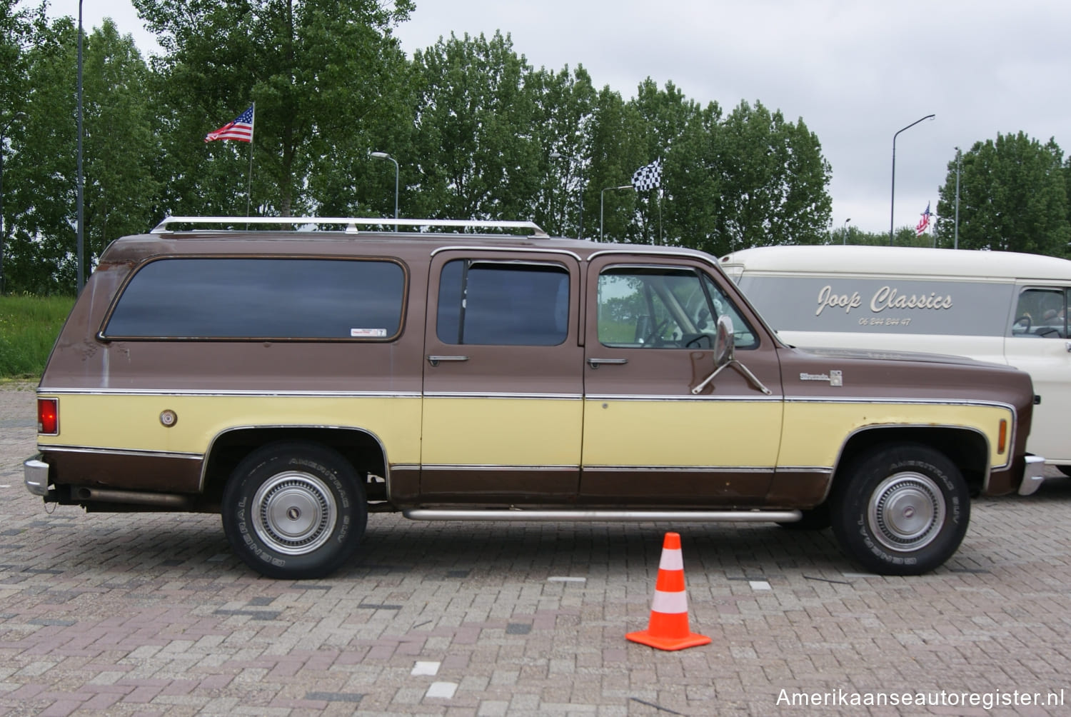 Chevrolet Suburban uit 1977