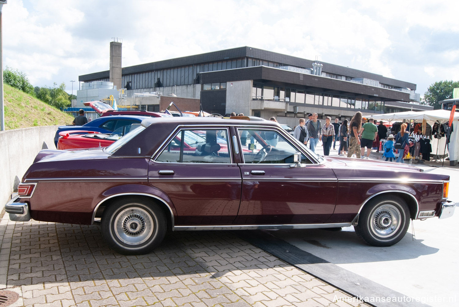 Lincoln Versailles uit 1977