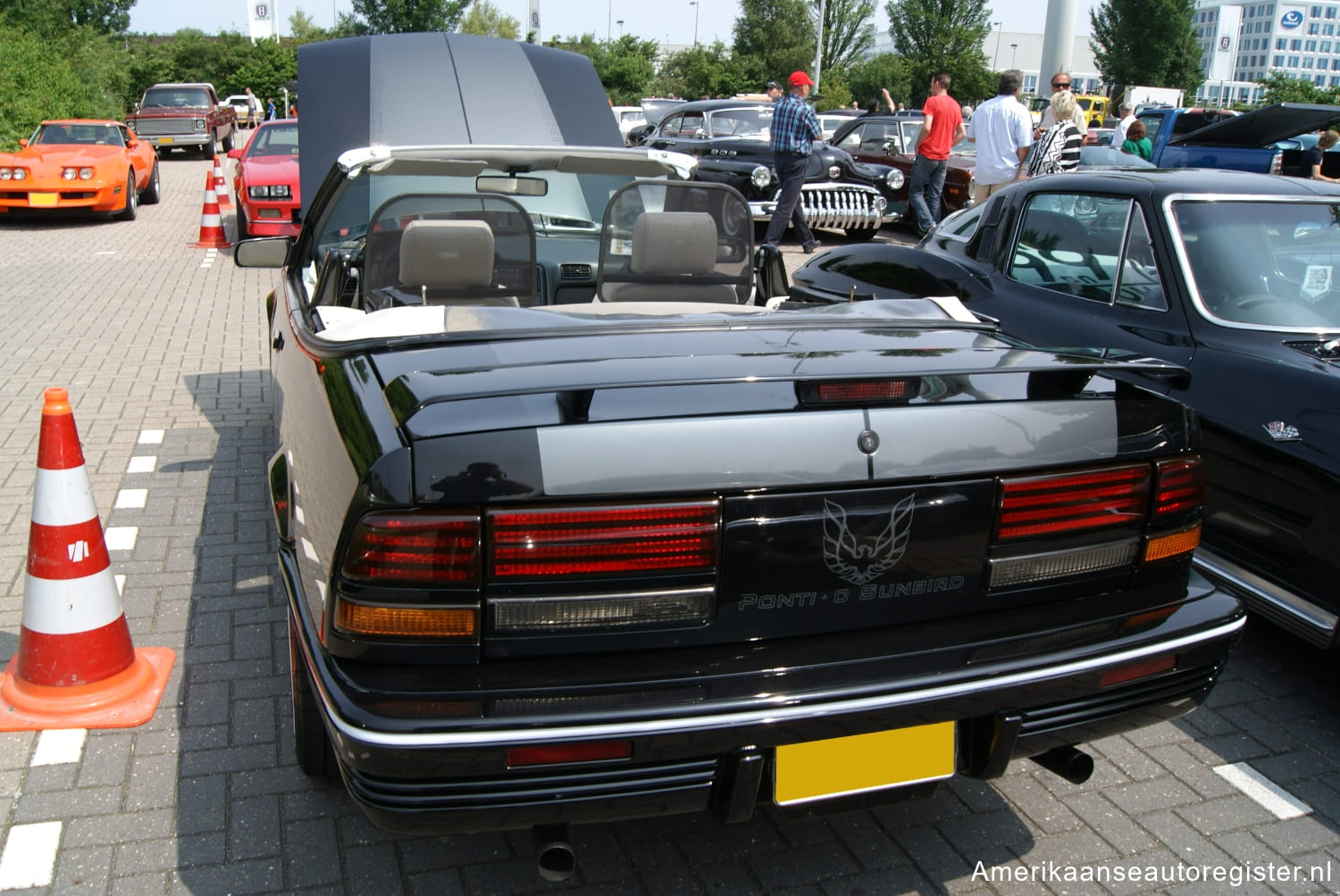 Pontiac Sunbird uit 1989